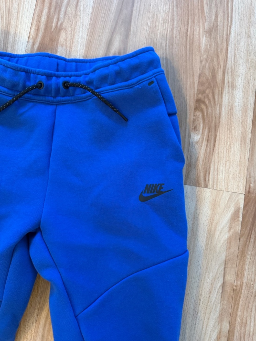 Youth Nike Tech Joggers - Picture 2 of 6